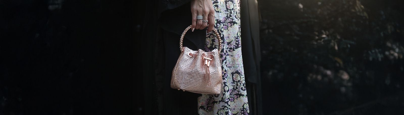 ELEGANCE ON YOUR SHOULDER