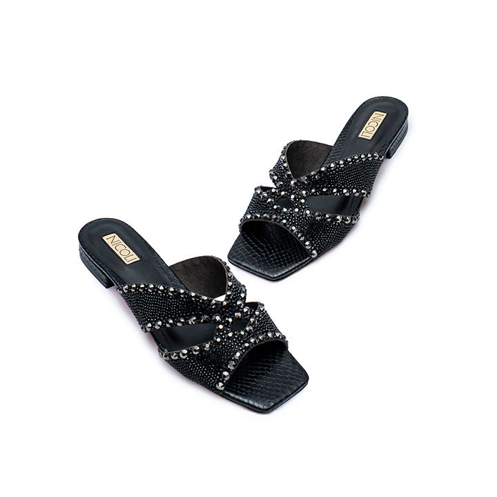 Acerra Flats #color_black