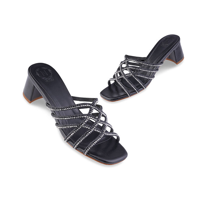 Desmia box heel #color_black