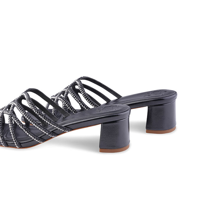 Desmia box heel #color_black
