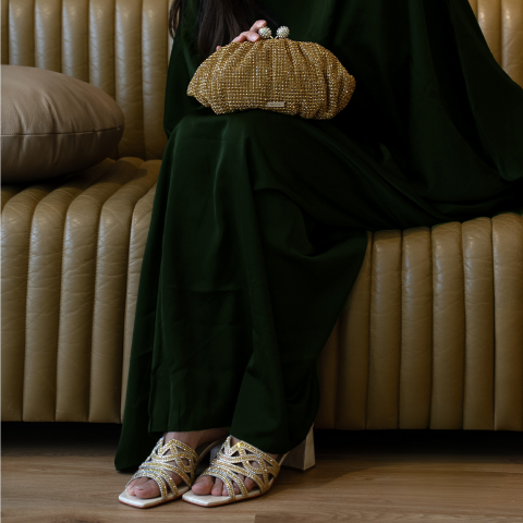 The Spirit of Elegance — Emirati Women and the “Jewels of Arabia” Legacy
