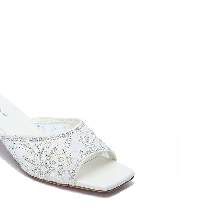 Indya box heel #color_white