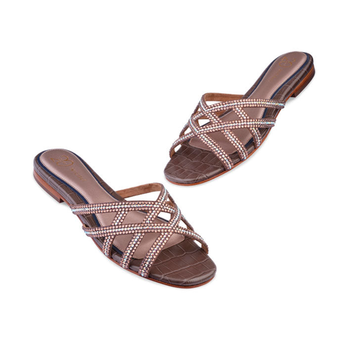 Zuri Flat Sandal #color_brown