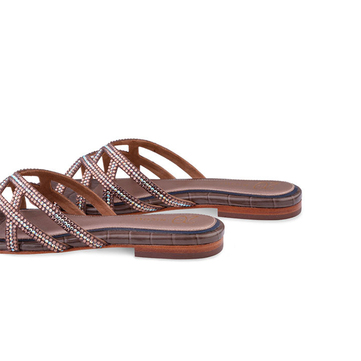 Zuri Flat Sandal #color_brown